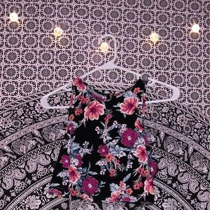 flowered crop top nwt!!!!